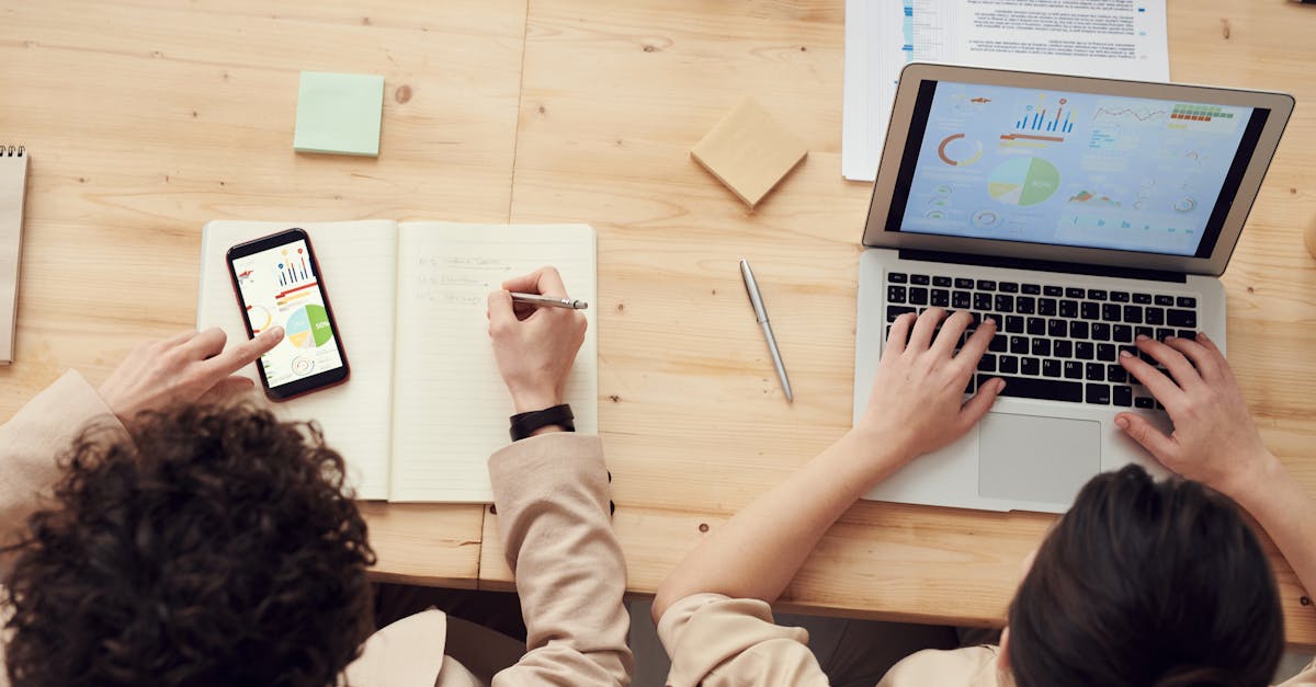 découvrez les meilleures pratiques et outils pour une communication interne efficace au sein de votre entreprise, favorisant la collaboration et l'engagement des équipes.