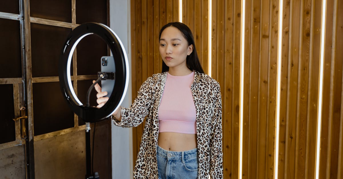 découvrez les stratégies efficaces d'influencer marketing pour accroître la visibilité de votre marque et engager votre audience grâce aux influenceurs.