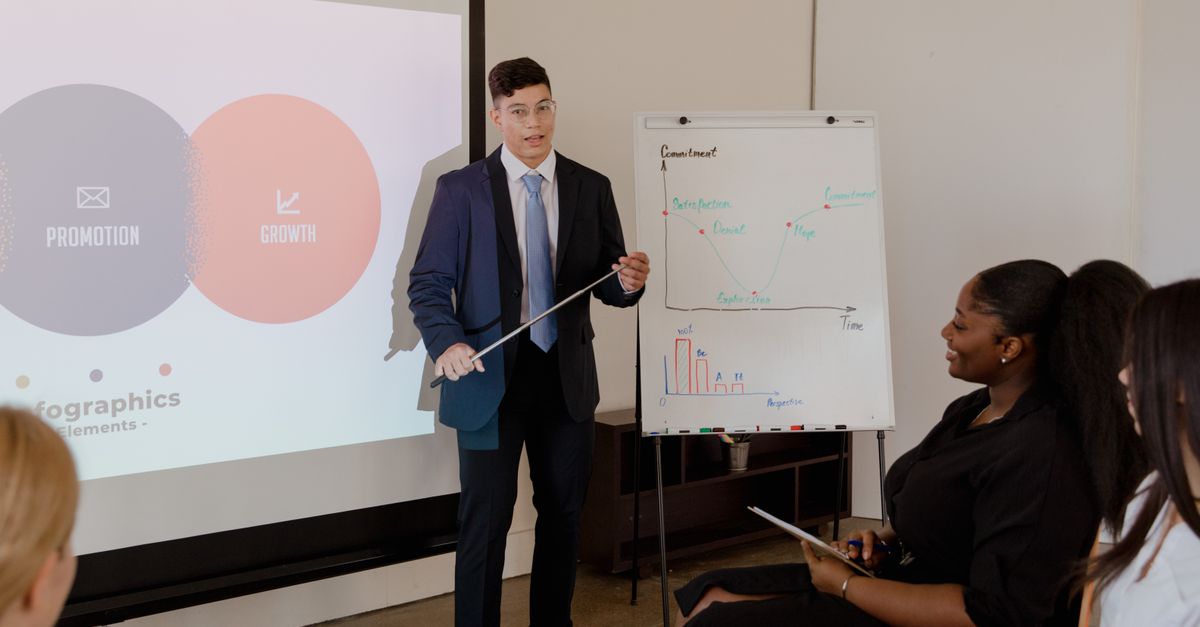 expert en marketing consultant offrant des stratégies personnalisées pour booster la visibilité et la croissance de votre entreprise.